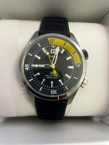 Timex the Waterbury Pre-owned mens dive-style wristwatch with black rubber strap