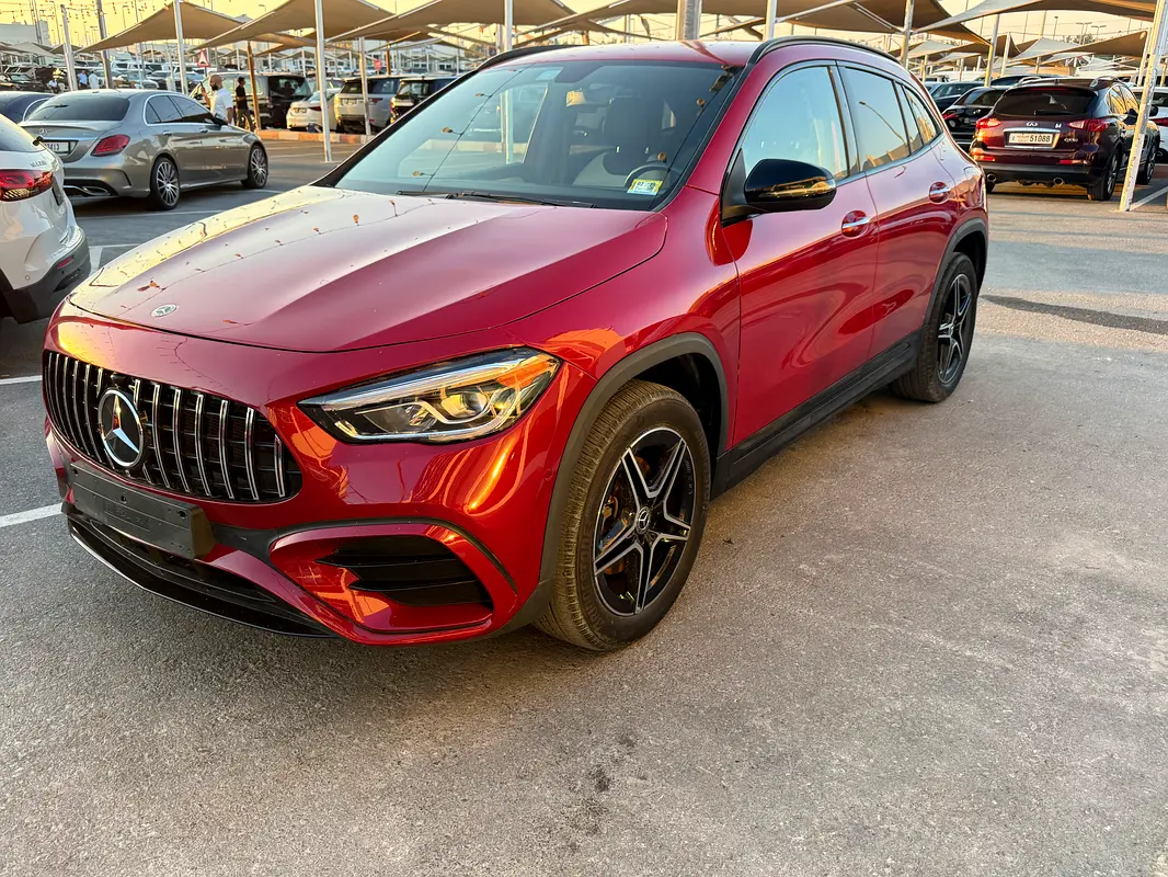 Mercedes-Benz GLA-Class 2023 — photo 1 of 12
