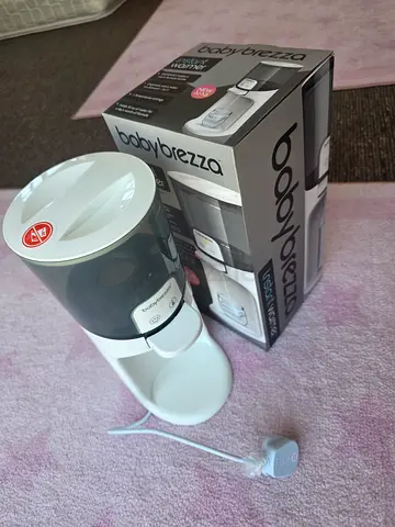 Hot water dispenser
