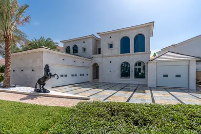 Fully-Upgraded Family Home With Lake Views in JGE
