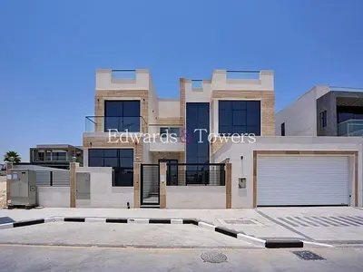 Luxury 5 Bed| Custom Villa|Swimming Pool| Vacant