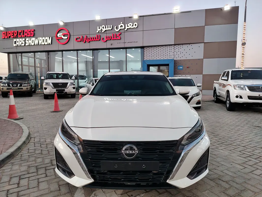 Nissan Altima 2023 — photo 1 of 6