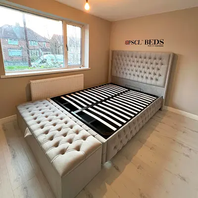 King-size Tufted Upholstered Bed Frame For Sale
