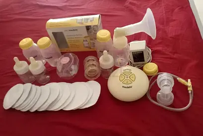 Medela Swing Electric Breast Pump Set with Bottles and Accessories
