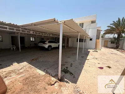 A big 5bhk villa with 2 kitchen near to main road