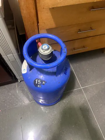 15 kg Blue LPG Gas Cylinder and Good Condition stove