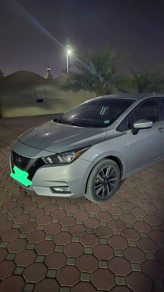 Nissan Versa 2022 — photo 1 of 5