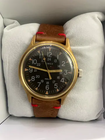 Timex expedition scout Mens analog wristwatch with brown leather strap (pre-owned)