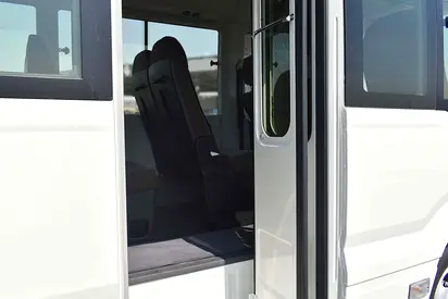 2025 Toyota COASTER — фото 11