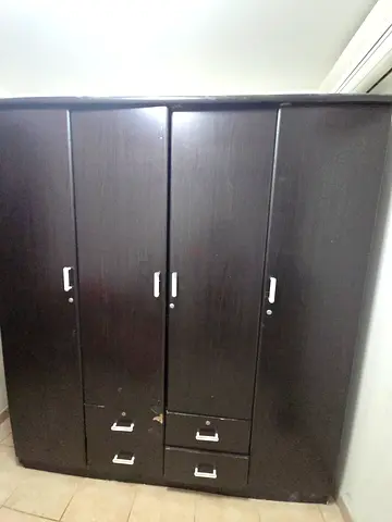 4 doors wardrobe for free