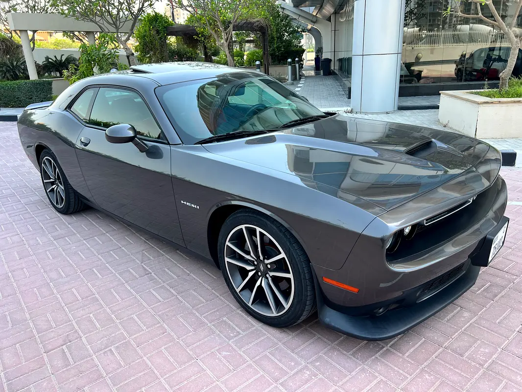 Dodge Challenger 2021 — photo 1 of 9
