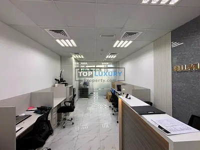 مكتب مفروش يطل على القناة | برج B2B | الخليج التجاري