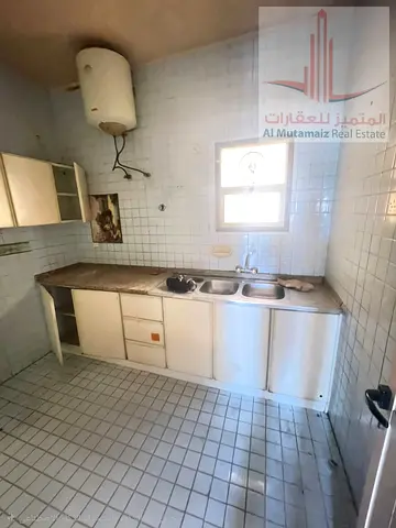 Studio apartment with balcony and separate kitchen for rent in Rawda 3