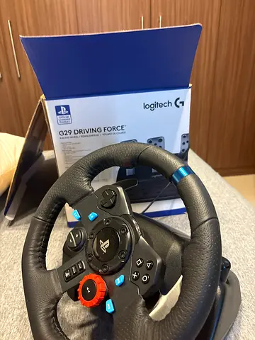 Logitech G29 Driving Force Racing Wheel with Pedals (PS/PC Compatible)