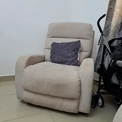 Beige Single Recliner Armchair in Good Condition
