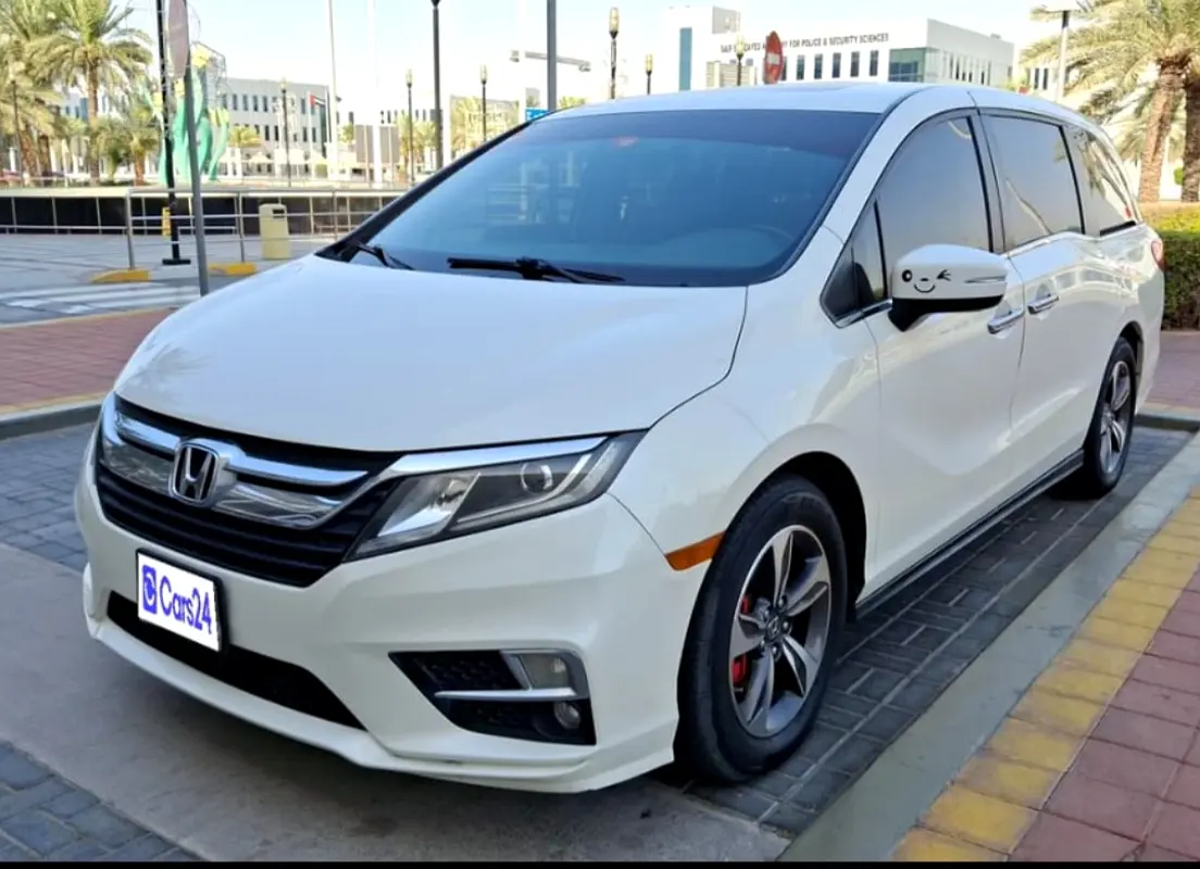 Honda Odyssey 2018 — photo 1 of 15
