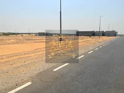 للبيع فى الشارقة منطفة مزيرعة  ارض تجارية مساحة 7000 قدم مربع على طريق 24 متر  وثاني قطعة من الشارع الرئيسى العام