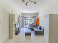 Spacious 1-BR Apartment | Bright Layout with Balcony