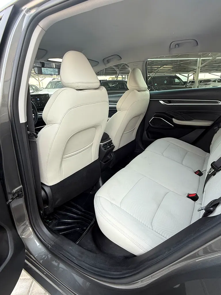 Geely Emgrand 2024
