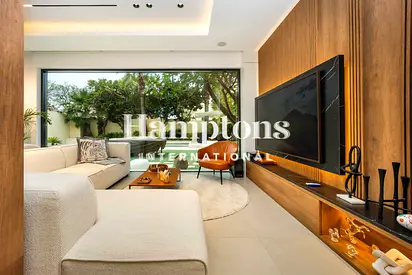 Exclusive Luxurious Upgraded Villa | Large Corner