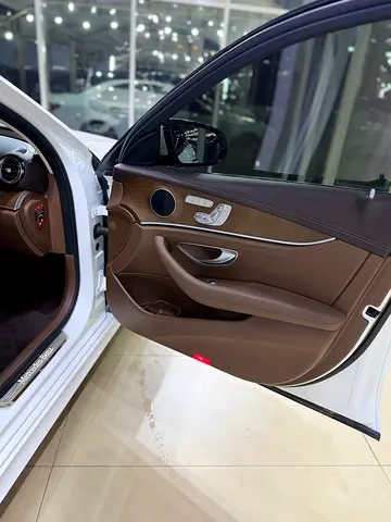 2019 Mercedes-BENZ E-CLASS 缩略图 8