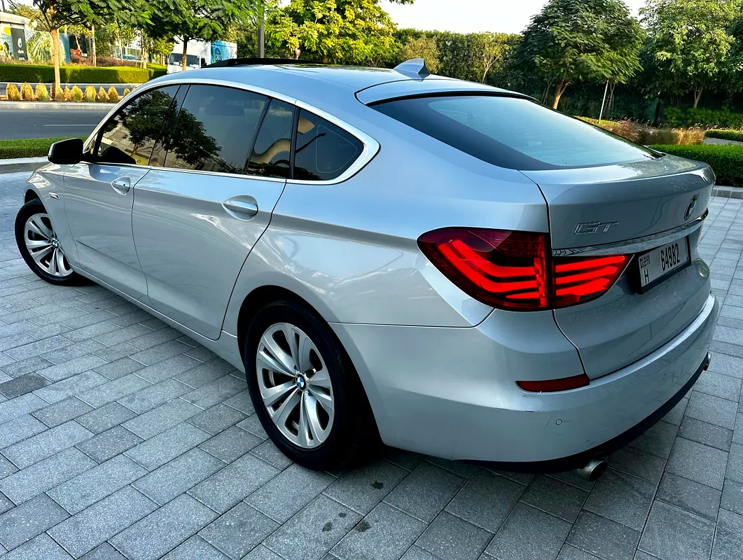 BMW 5-Series 2010 — photo 1 of 7