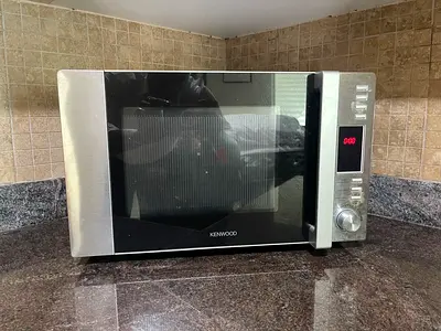 Used countertop microwave oven in good working condition
