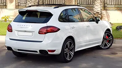 PORSCHE CAYENNE GTS V8 ^ GCC ^ PANORAMIC ROOF ^ RELIABLE AND STYLISH CAR ^ GREAT CONDITION