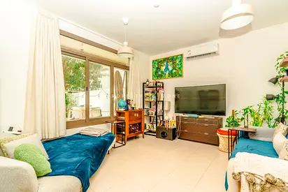 UNFURNISHED | READY TO MOVE IN | SINGLE ROW