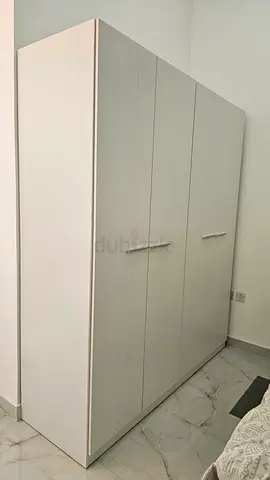 Home - Box Wardrobe - Looks New