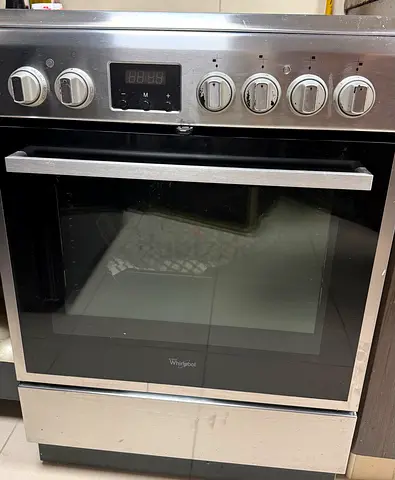 Whirlpool freestanding stainless steel electric oven - good working condition