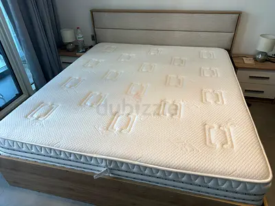 AED 4000 Queen size premium mattress just AED 2500 - good condition