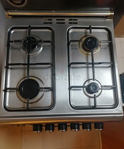 Used 4-Burner Stainless Steel Gas Hob with Baking system in Good Working Condition