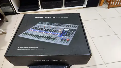 Zoom L20 audio mixer