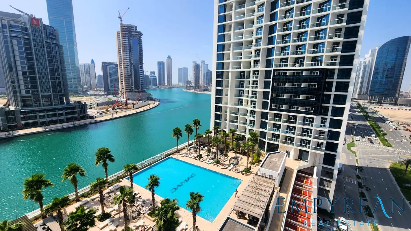 LAKE V|IEW| CORNER FURNISHED 1BR | WELL MAINTAINED| WITH BALCONY