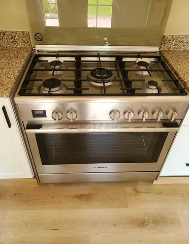 Brand BOSCH Series 8 Model Top 5 Burner Gas Down Oven Electric Cooker Range Size 90/60 cm Italian