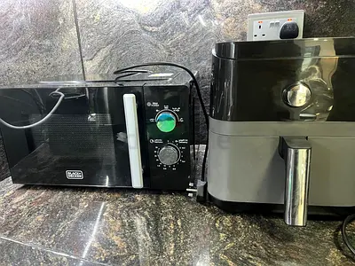 Black+Decker Microwave Oven - Good Working Condition