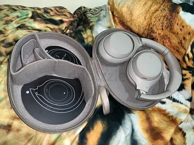 Sony WH-1000XM4 Wireless Noise Cancelling Headphones - Good Condition