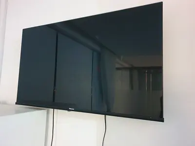 Hisense 43-inch LED TV (WITH WARRANTY)