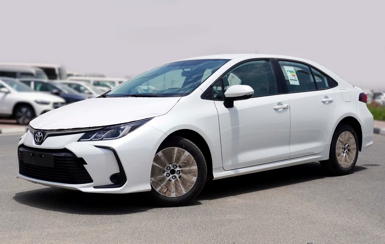 Toyota Corolla 2025 — photo 1 of 19