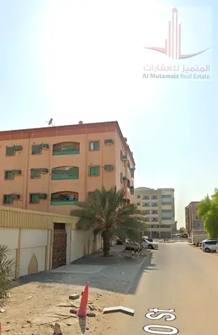 فرصة استثمارية مميزة في موقع حيوي ومطلوب بمنطقة الروضة 3، مناسبة لإعادة البناء أو التطوير حسب رؤية المستثمر، مع مساحة كبيرة وموقع استراتيجي قريب من جم