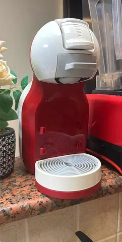 Compact single-serve capsule coffee machine - red/white, used