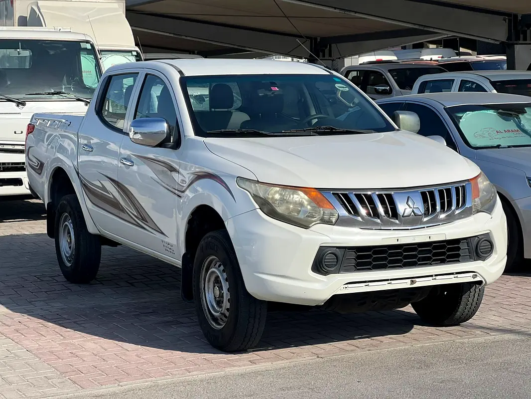 Mitsubishi L200 2016 — photo 1 of 11