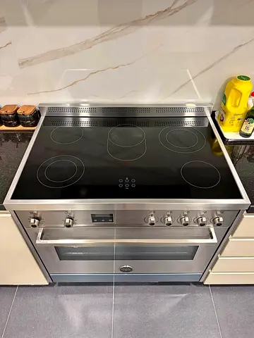 Bertazzoni latest model electric ceramic cooker 90x60cm