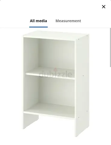 Medium height bookshelf
