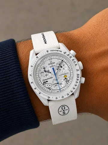 White Omega Speedmaster Snoopy Edition chronograph watch mastar