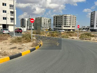 للبيع فى الشارقة منطقة النهدة  ارض تجاري \ سكني  مساحة 20 الف قدم مربع  على شارع رئيسي 60 متر