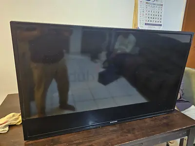 Samsung LED TV - 43 (used, good condition)