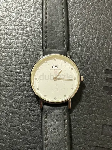Daniel Wellington-style womens watch with leather strap - used