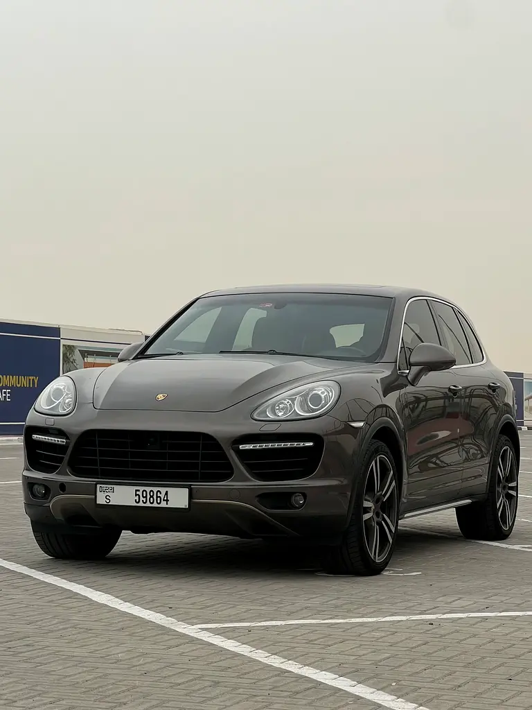 Porsche Cayenne 2012 — photo 1 of 7